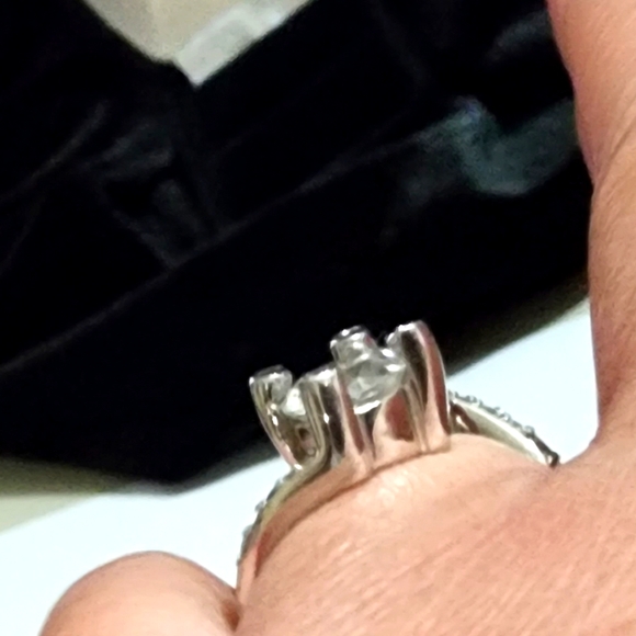 925 Sterling Silver Diamond Ring - Picture 8 of 13